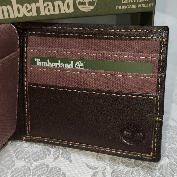 🎉Timberland Canvas & Leather Bifold Wallet - Picture 5 of 11